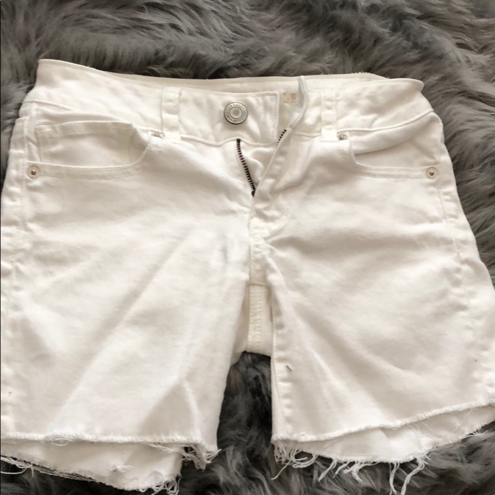 American Eagle white shorts